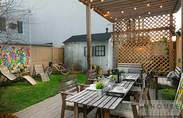 Sold by The InHouse Group | media 35