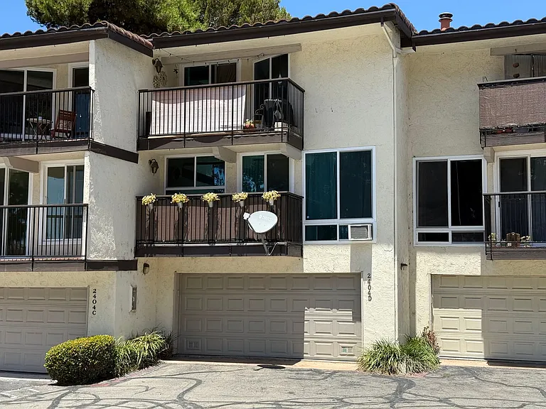 2404 Altisma Way #D — Photo 2