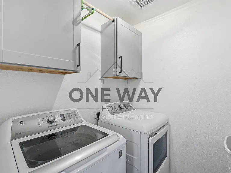 8953 E Hillview St — Photo 35