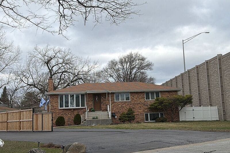 1st image of 8410 S 83rd Ave