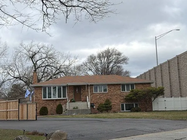 8410 S 83rd Ave, Hickory Hills, IL 60457