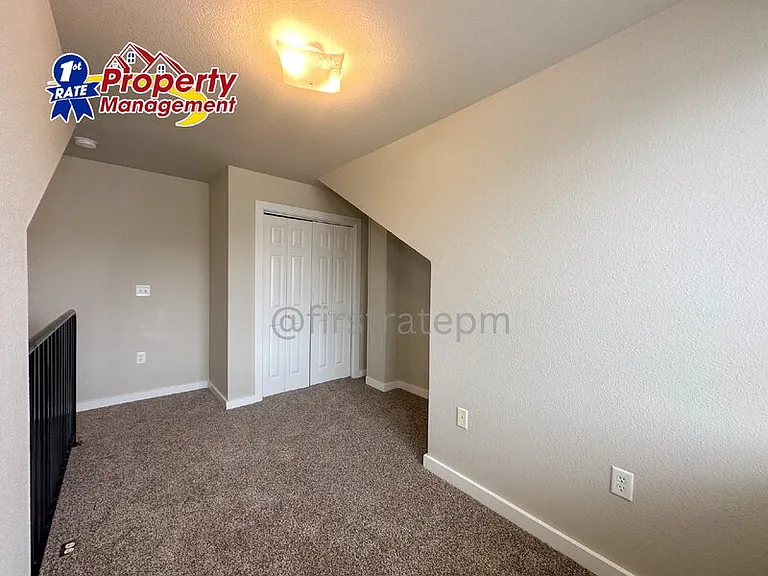 272 W Mallard Dr #207 — Photo 9