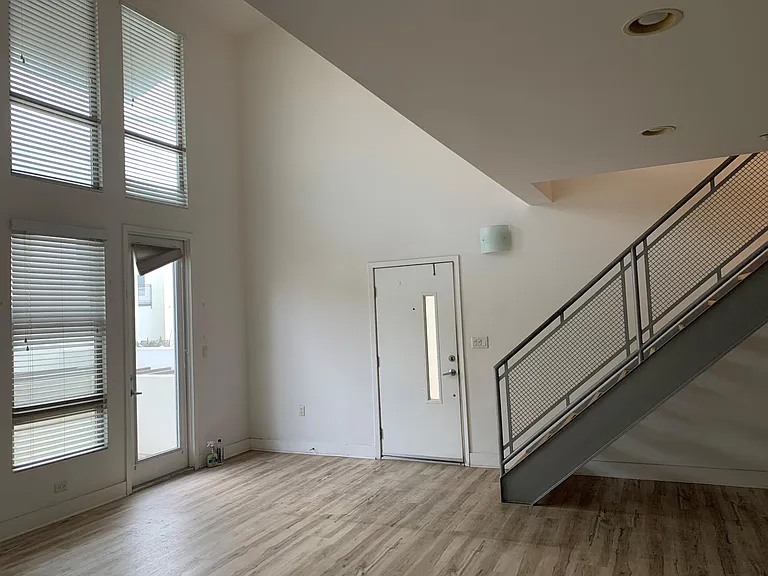 534 S Brea Blvd — Photo 7