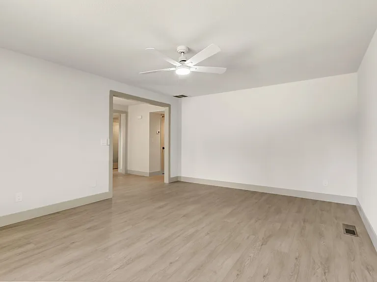 965 Jonas Ave — Photo 22