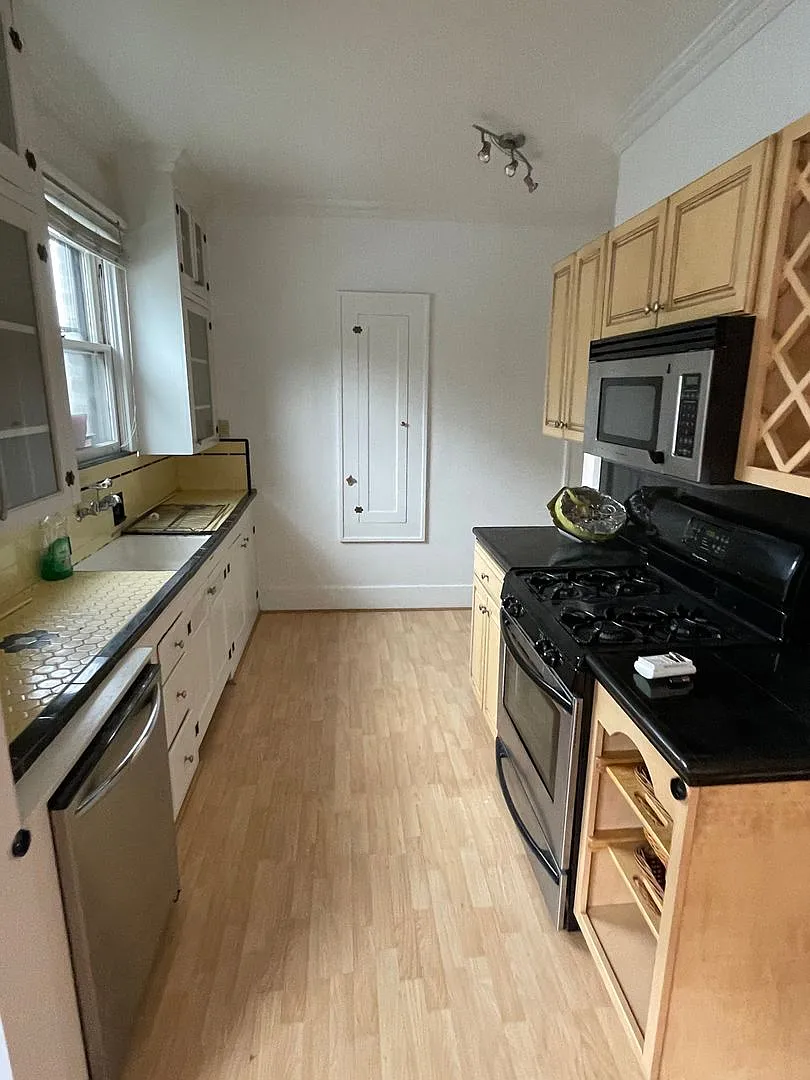 2442 SW 5th Avenue ~ Charming Vintage 4-Plex — Photo 3