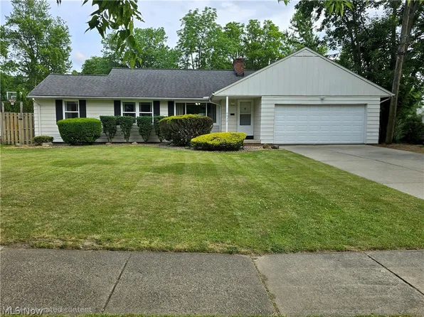 4932 Glenlyn Rd, Lyndhurst, OH 44124