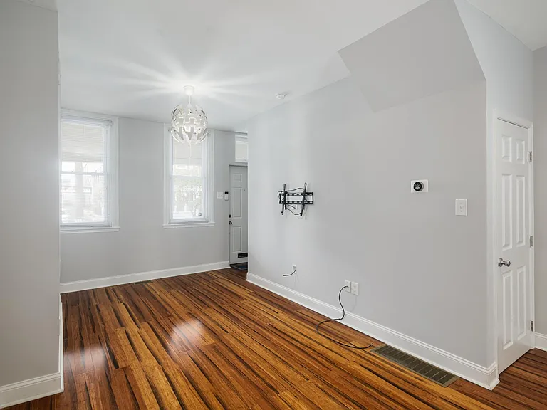 2820 W Stiles St — Photo 10