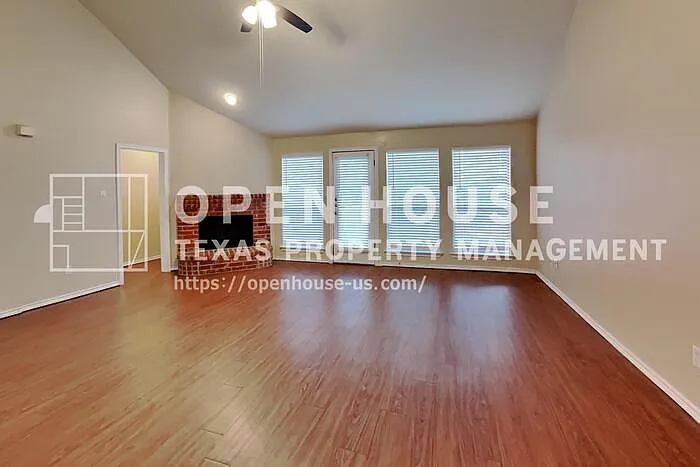 3 bed, 2.0 bath, 1906 sqft, $2,245 — Photo 3