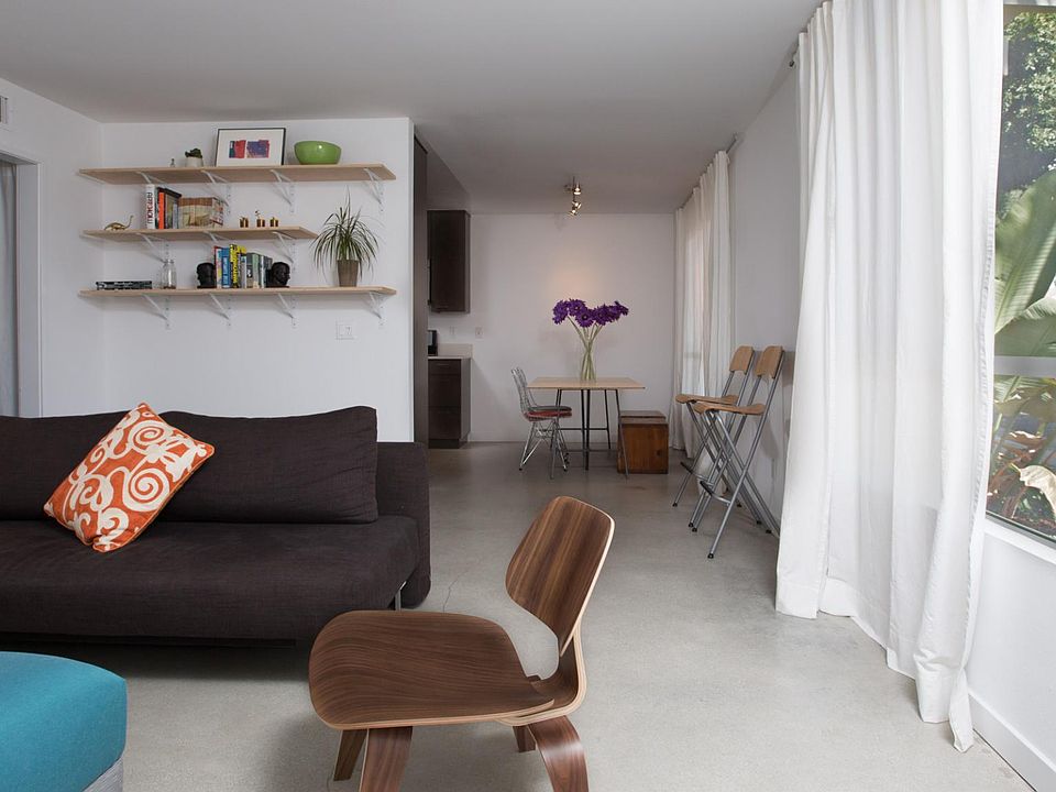 Open plan living/dining room