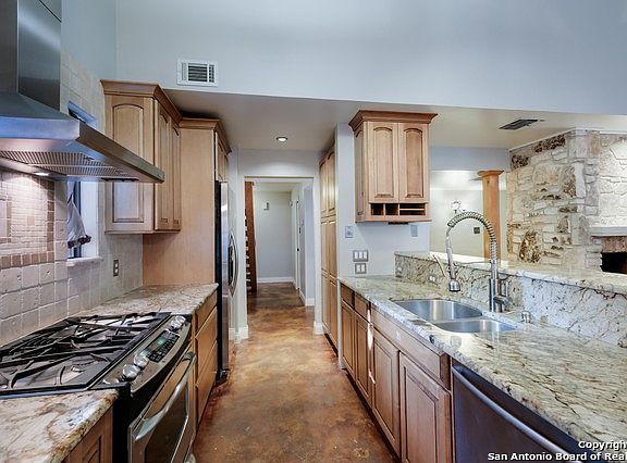 5th image of 3638 Hunters Circle St