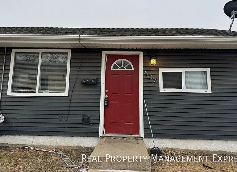 607 N Franklin Ave — Photo 2