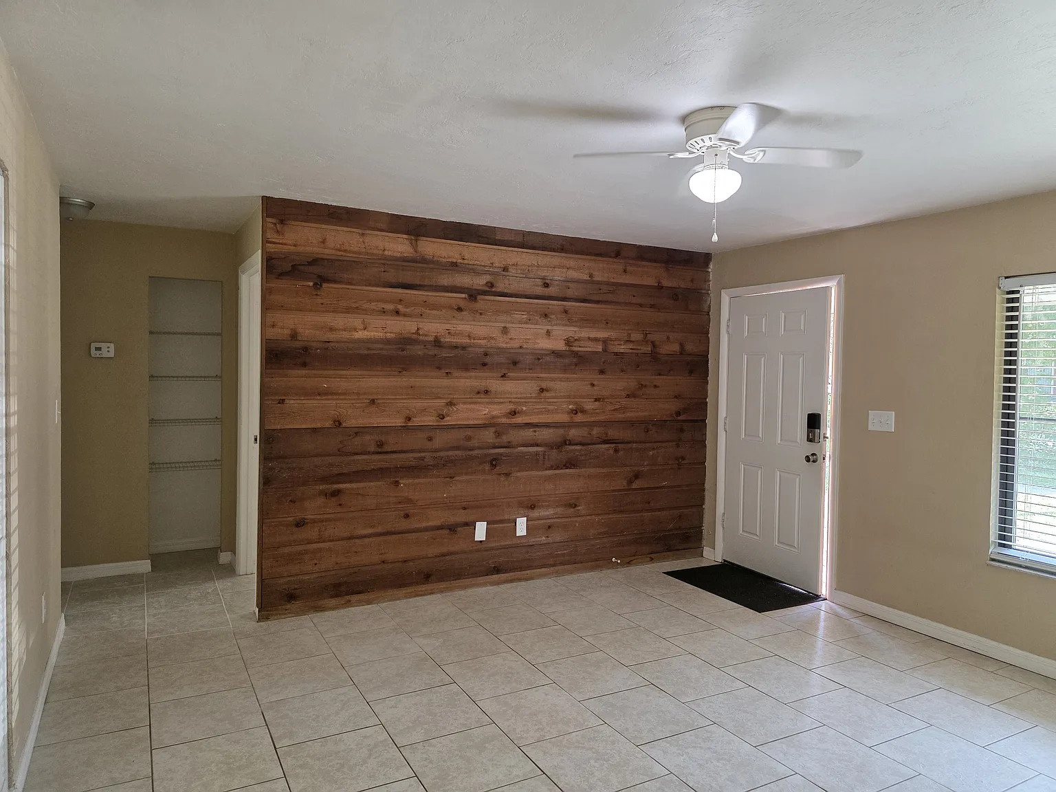 2 bed, 1.5 bath, 850 sqft, $1,200 — Photo 1