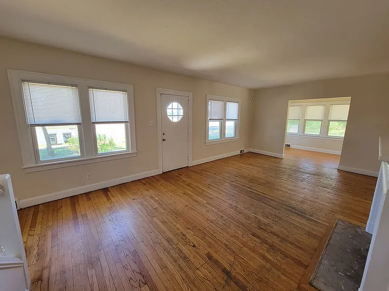 1444 S Bend Ave — Photo 8