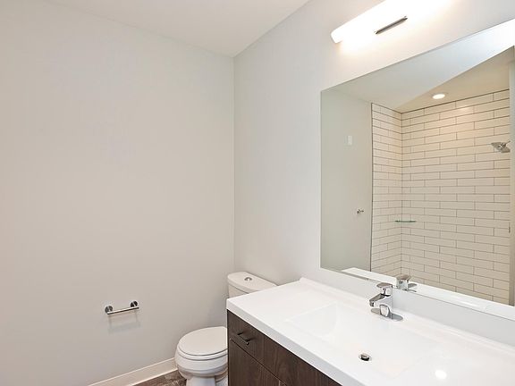 3rd image of 6150 N Broadway St