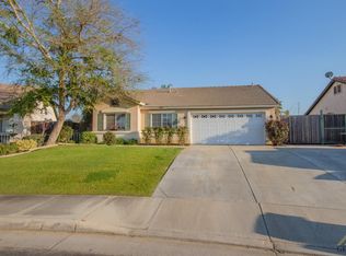 9905 Thistledown Ln, Bakersfield, CA 93312