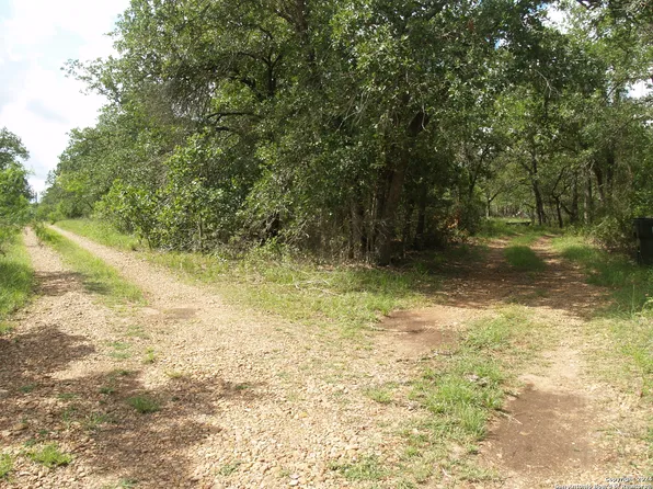 1364 Cross Rd, Kingsbury, TX 78638