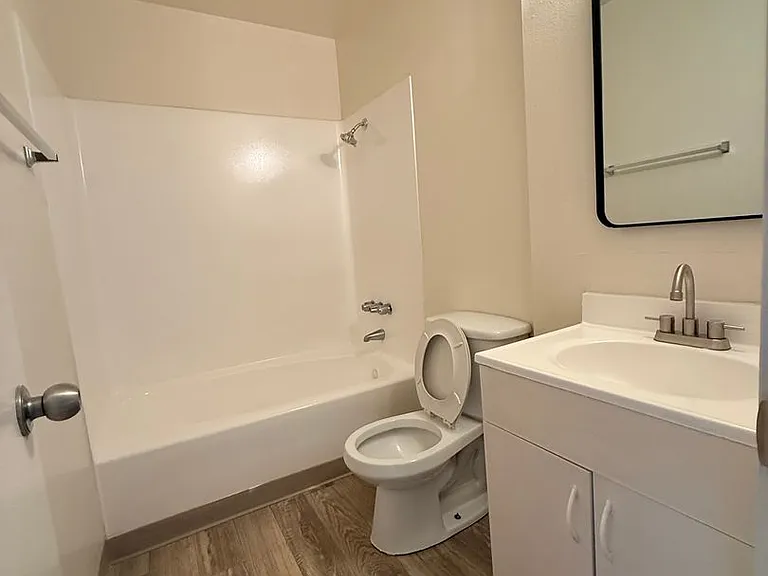Sunnyside Village Apartments — Photo 42