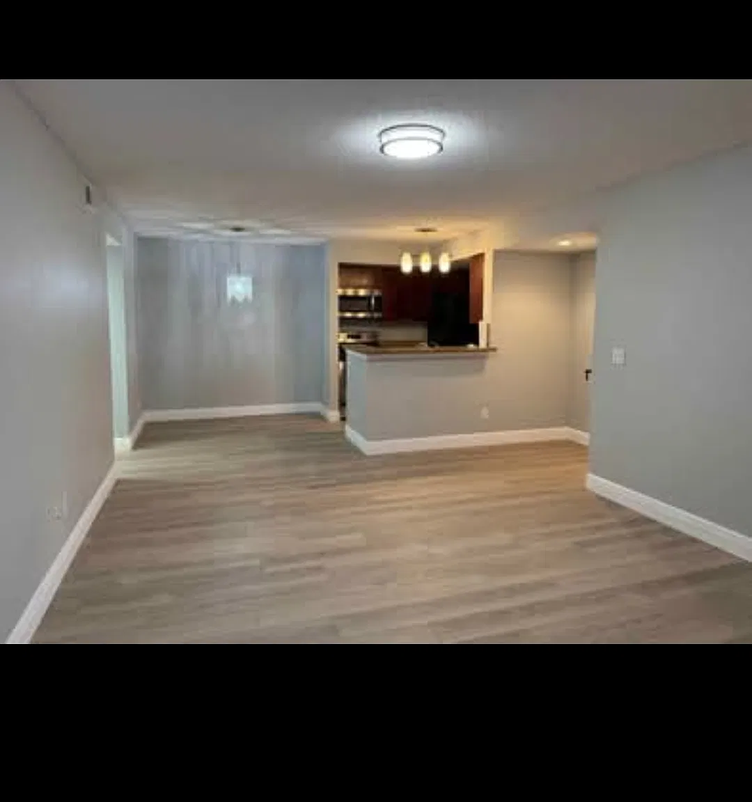 2 bed, 988 sqft, $1,600 — Photo 3