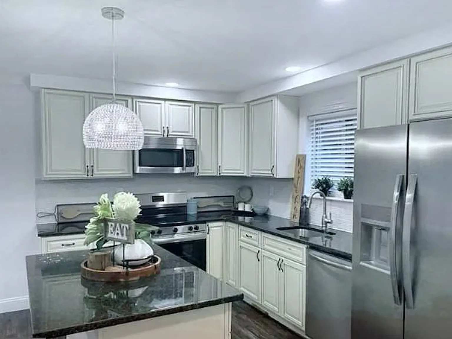 1 bed, 830 sqft, $1,750 — Photo 2