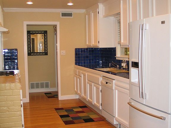 Big & bright Kitchen