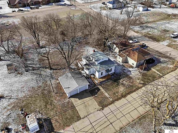 4th image of 417 E 3rd St