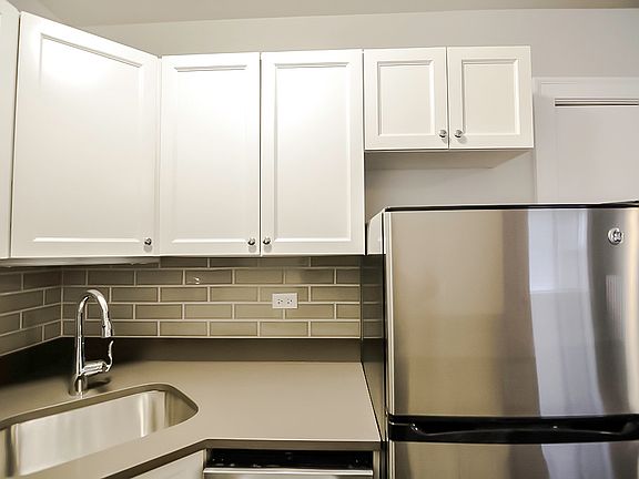 5th image of 817 W Lakeside Pl #_701