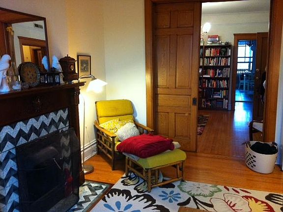 4th image of 907 W Newport Ave #3