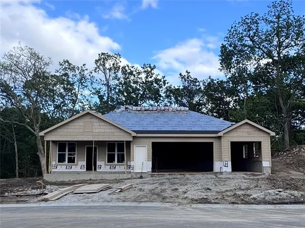 8479 Eagle Creek Dr, De Soto, KS 66018