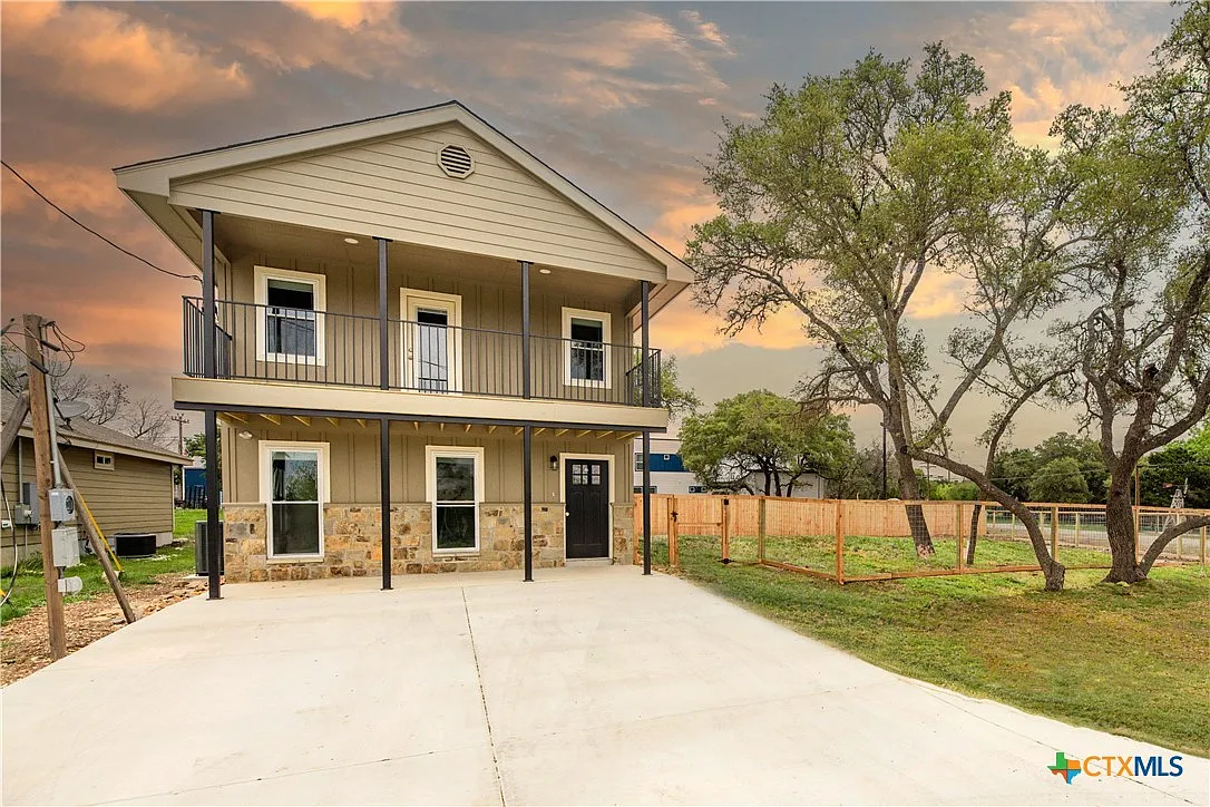 3 bed, 2.5 bath, 1419 sqft, $1,995 — Photo 1