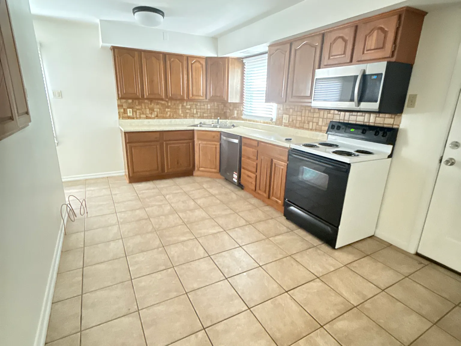 Charming 3-Bedroom Home in Florissant — Photo 4