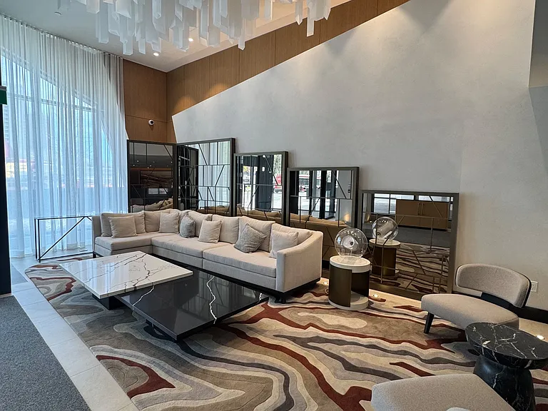 25 Cordova Ave #Penthouse 05 — Photo 1