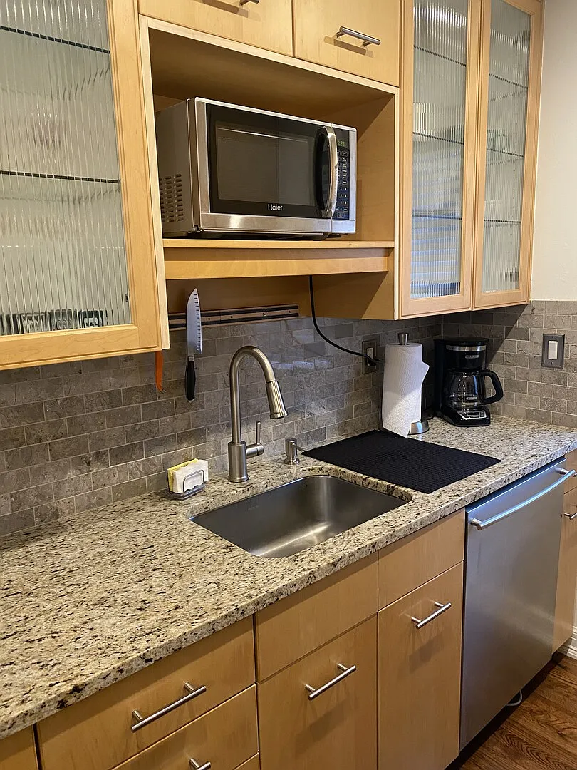Cozy Condo Near Downtown Birmingham — Photo 2