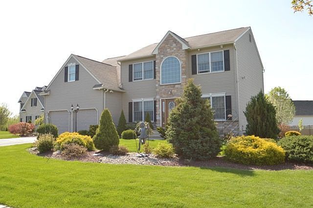 1st image of 103 Fern Ct