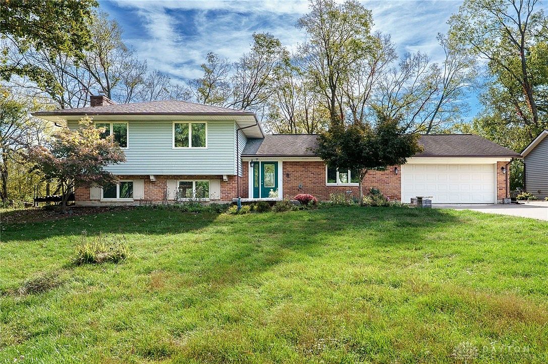 ぽんず　House on the hill 1416 Hilltop Rd, Xenia, OH 45385 | Zillow