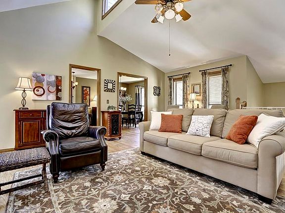 2nd image of 9835 Summer Oaks Dr