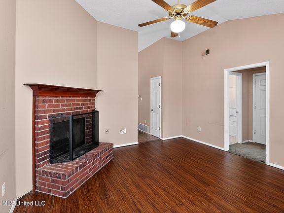 3rd image of 6422 Oak Leaf Dr
