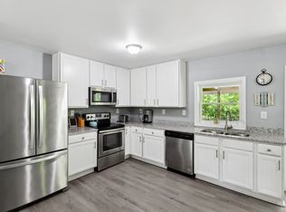 975 River Bend Dr, Burgaw, NC 28425