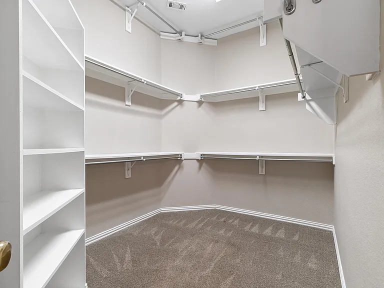 615 Lake Bridge Dr — Photo 22