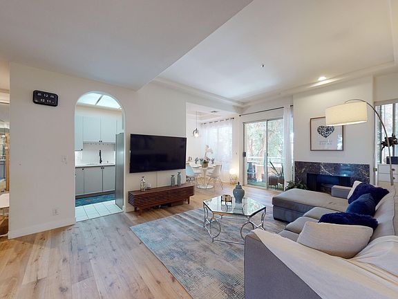 3rd image of 4830 Elmwood Ave APT 105