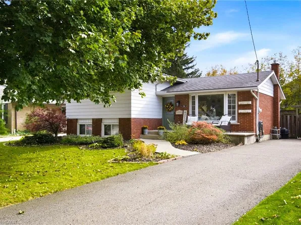 34 Centennial Dr, Saint Catharines, ON L2N 6A4