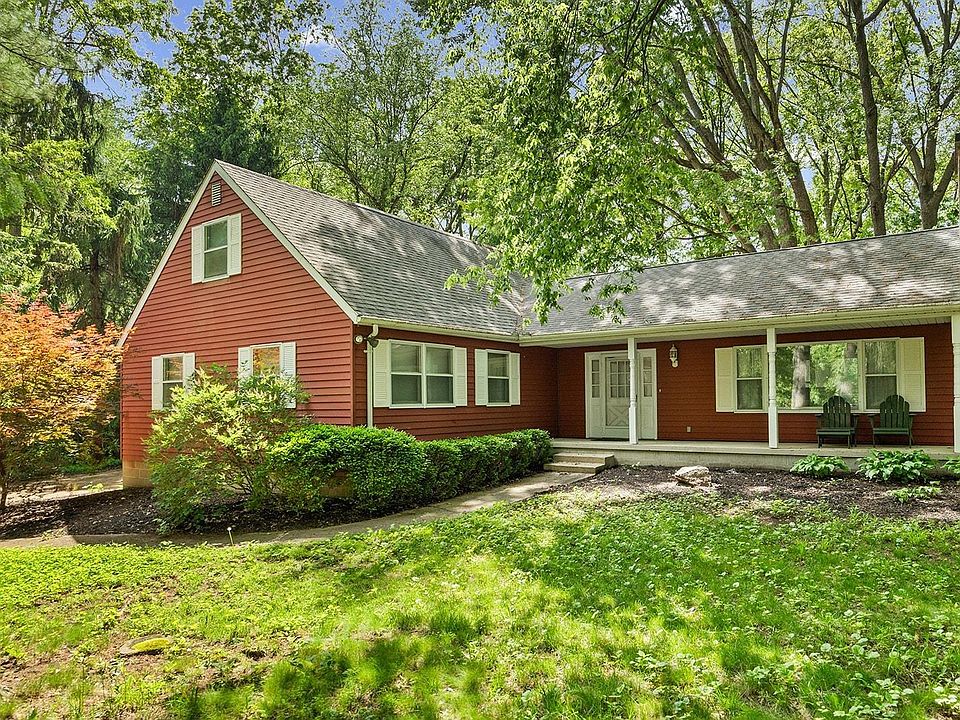 1st image of 3512 Capilano Dr