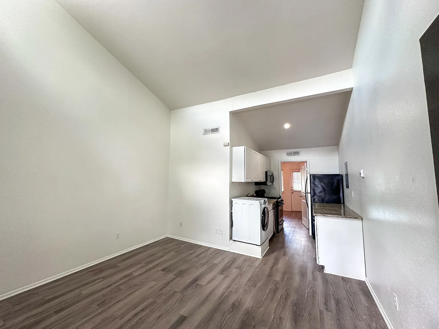 1 bed, 504 sqft, $1,095 — Photo 4