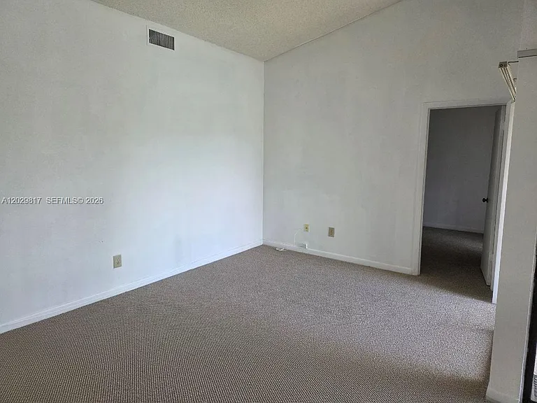 1017 Washington Cir #1017D — Photo 6