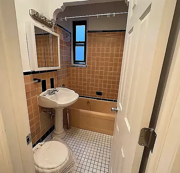 261 Lenox Rd #3D — Photo 4