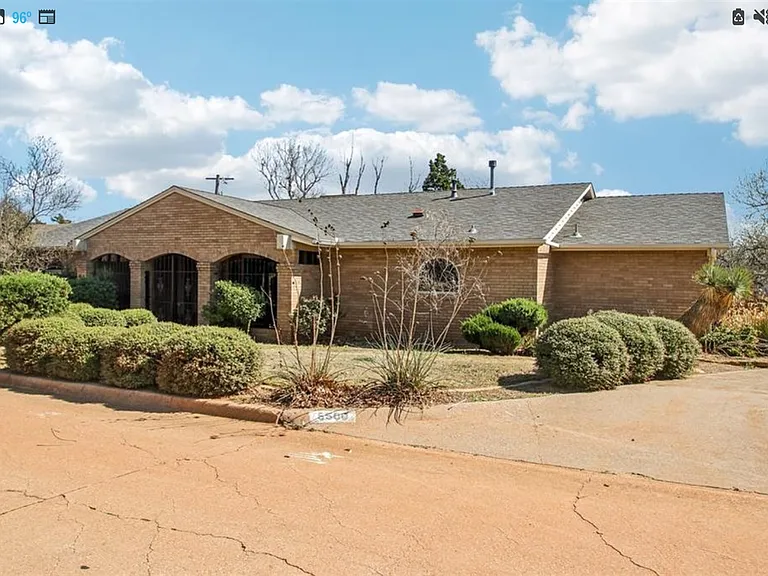8500 N Arlington Dr — Photo 1