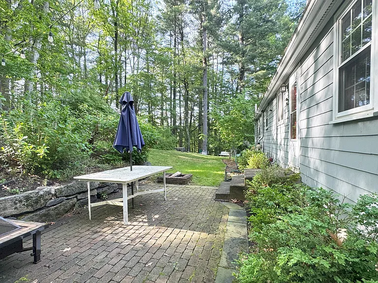 10 Meadowview Rd — Photo 30