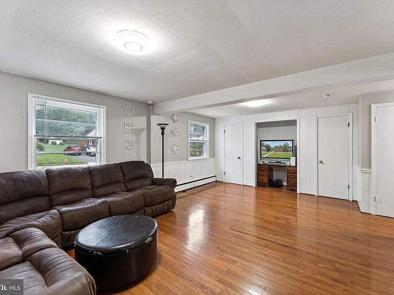 10307 Beaumont St — Photo 8