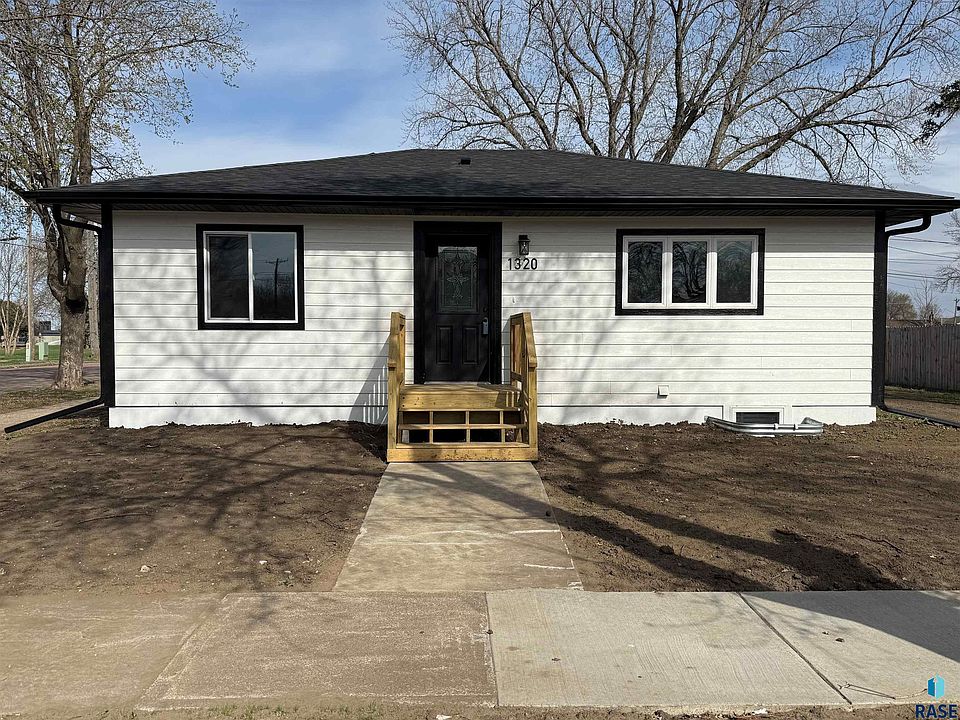 1st image of 1320 N Lincoln Ave