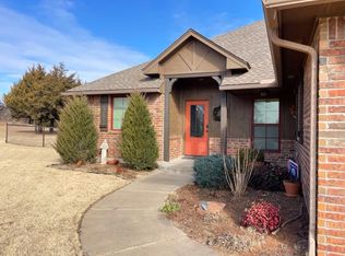 879 Crooked Oak Cir, Guthrie, OK 73044