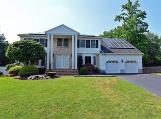 22 Kimberly Ct, Manalapan, NJ 07726